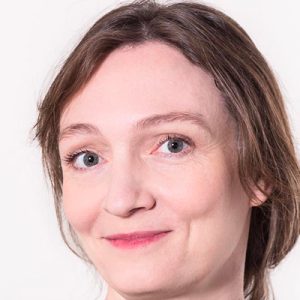 英加·桑佩作者圈的 Mutina 瓷质砖用于企业接待区
