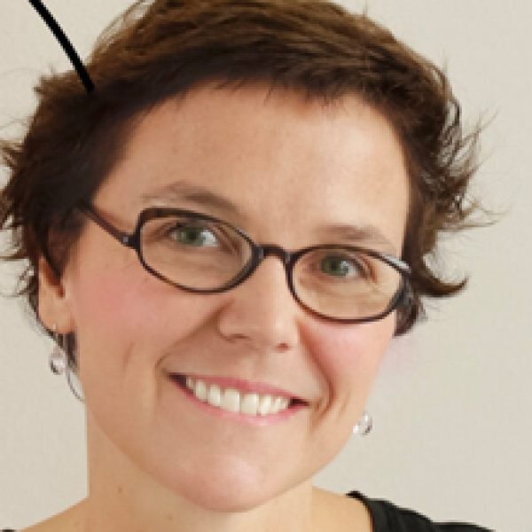 法国设计师兼舞台设计师 Constance Guisset，LaCividina Waves 模块沙发的设计者