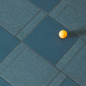 室内地面铺Time瓷砖的办公空间
