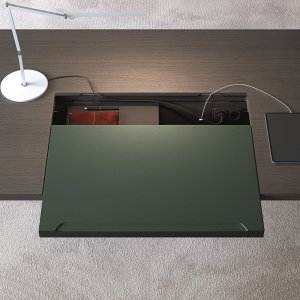 Arche 办公桌下的百叶条前挡板