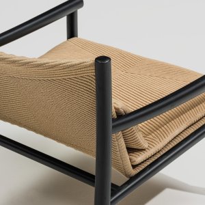 非正式会议室里的一排 Kata Chair