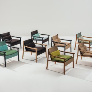 协作桌旁的 Kata Chair