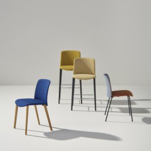 实心橡木腿的 Mixu 椅（Arper × Gensler）