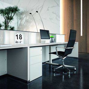 原色橡木紧凑型 Lux 接待台