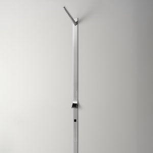 面盆上方的 Cea Design Cut Plus 壁装混水器