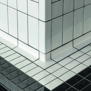 以 Din 立体件包覆的浴缸