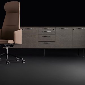 嵌入 Eleva 桌面的手工缝线皮革工作区