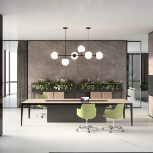 意大利老板桌 Grand More，浅色桌面架在成直角的服务柜上，Estel 出品