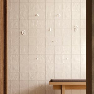 Mutina Mouths 亮光件嵌在 Chalk Matt 墙上