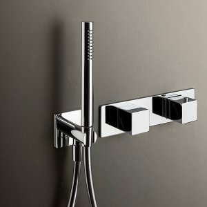 Mint 入墙面盆龙头，Fantini 官方图片的 Matt Gun Metal