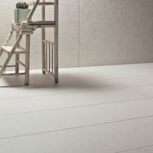 以 Déchirer Decor 铺贴的墙面