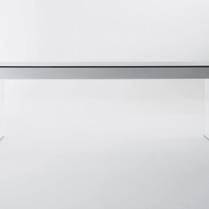 Air Desk 上按需提供的手工拉丝黑铝细节