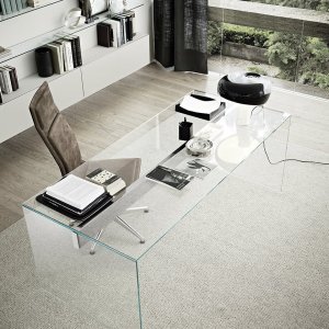 Air Desk 的水晶玻璃侧板细节，Gallotti & Radice 出品