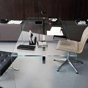 Air Desk 行政办公桌的背涂彩色台面