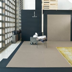 Patricia Urquiola 的 Déchirer Neutral 肌理