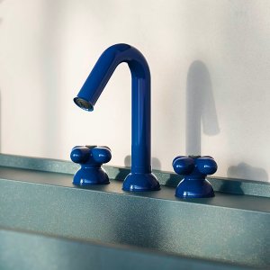 Fantini I Balocchi 红色弧形出水嘴近景
