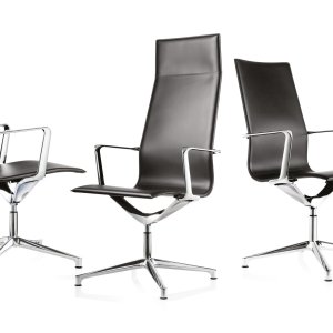 白色皮革的 Kuna Chair