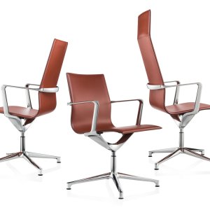 Kuna Chair 悬张的皮面