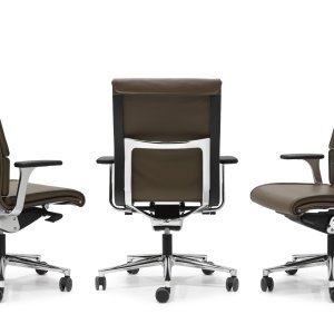 配固定脚垫的 Una Chair 四星底座