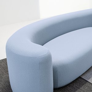 Sabine Marcelis 设计的 Lisse 中号坐墩