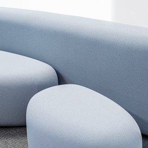 小号与中号两只 Lisse 坐墩并排