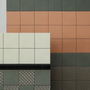 Caramel 与 Nero 色的 Dintorni Raccordo 亮釉型材