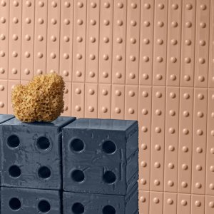 Mutina Punto 陶瓷条砖饰面墙，浮雕纹理
