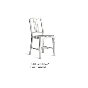 Emeco Navy 椅正面，靠背三根立杆