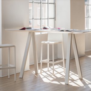 橡木贴皮实木桌腿的 Arki-Table ARKW