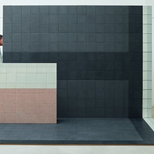 Mutina Tape 系列釉面瓷质砖混合图案铺贴效果