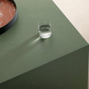 Mutina Primavera 表面细节，彩色陶瓷碎粒