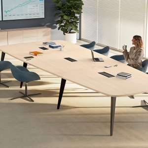 Pigreco管理层工位与整体方形台面