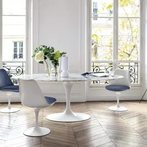 Saarinen 桌与郁金香椅组成的会议室整体