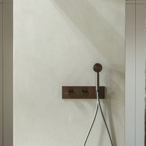 CEA Design 的 Sixty 电热浴袍加热器