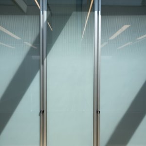 W80双层玻璃隔断与透明接缝