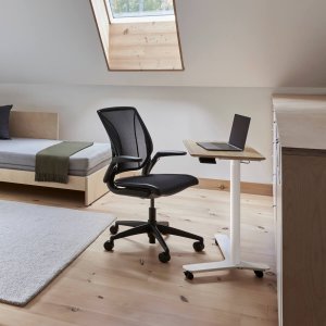 职员办公椅 World LM，Humanscale 出品，三片式网背