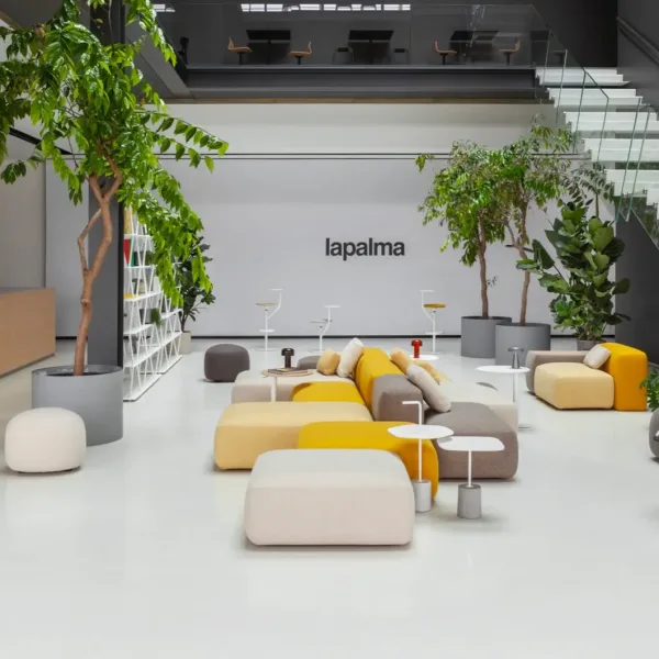 办公室协作区域的 Lapalma 家具